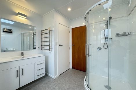 Photo of property in 1/3 Torwood Road, Khandallah, Wellington, 6035