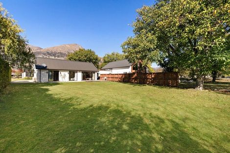 Photo of property in 13&13a Quarry Place, Lake Hayes, Queenstown, 9304