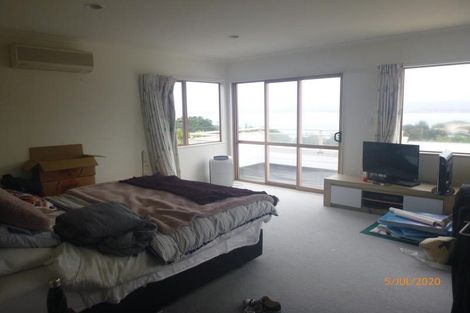 Photo of property in 17 Sea Vista Avenue, Beach Haven, Auckland, 0626