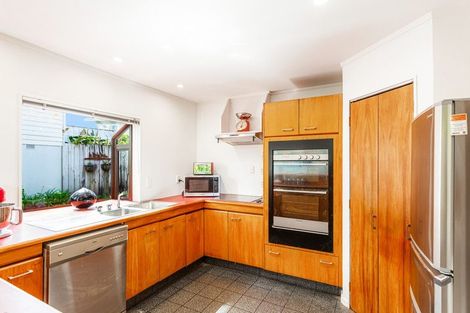 Photo of property in 8 Gregg Place, Sunnyvale, Auckland, 0612