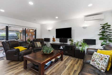 Photo of property in 2/19 Chiania Place, Somerville, Auckland, 2014