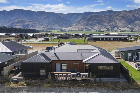 Photo of property in 175 Burdon Loop, Lake Hawea, 9382