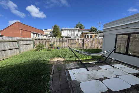 Photo of property in 1/19 College Road, Northcote, Auckland, 0627