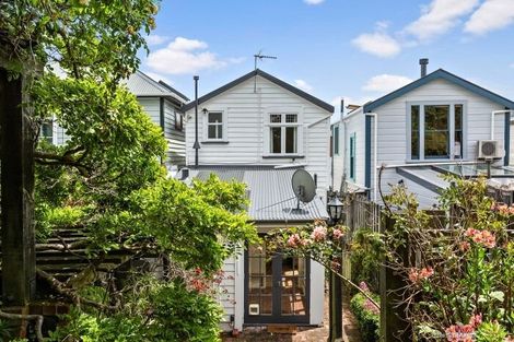 Photo of property in 18 Hawker Street, Mount Victoria, Wellington, 6011