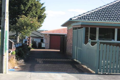 Photo of property in 2/7 Cameron Street, Papakura, 2110