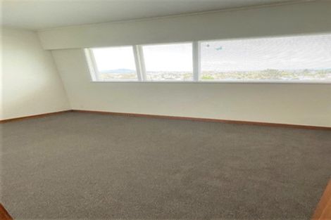 Photo of property in 16 Martin Crescent, Northcote, Auckland, 0627