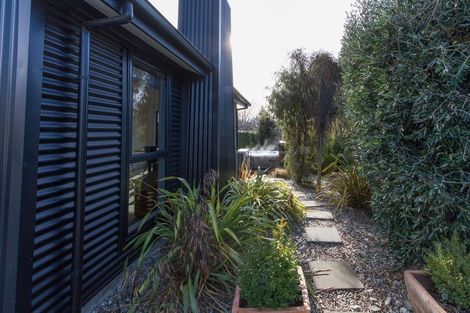 Photo of property in 2 Alpha Close, Wanaka, 9305