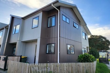 Photo of property in 1 Eileen Newey Place, Henderson, Auckland, 0612