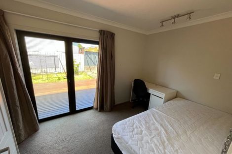 Photo of property in 2/23 Sunnyfield Crescent, Glenfield, Auckland, 0629