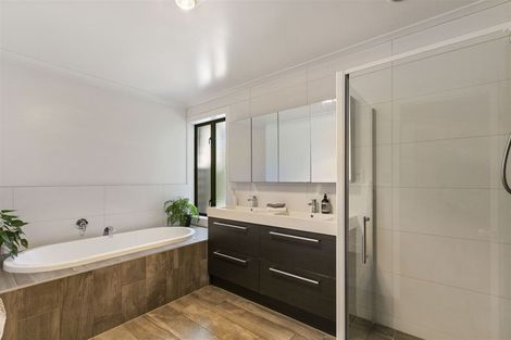 Photo of property in 251 Kaipara Road, Papakura, 2582