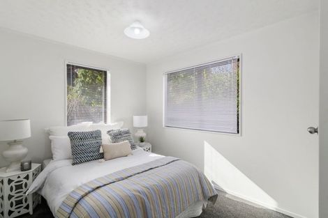 Photo of property in 8 Leo Place, Kawaha Point, Rotorua, 3010