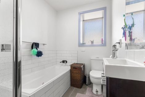 Photo of property in 13 Fairmont Place, Hornby, Christchurch, 8042