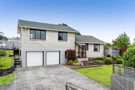 Photo of property in 17 Caledonia Place, Highlands Park, New Plymouth, 4312