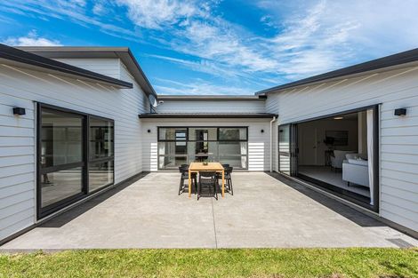 Photo of property in 9 Paparoa Crescent, Aotea, Porirua, 5024