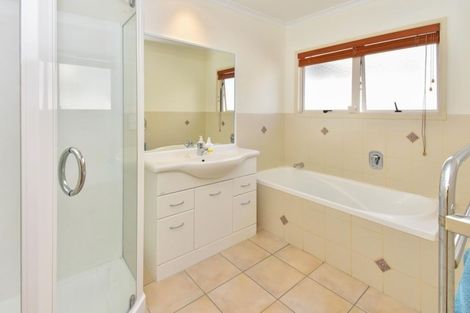 Photo of property in 17 Manara Place, The Gardens, Auckland, 2105
