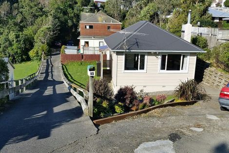 Photo of property in 43 Lyndfield Lane, Newlands, Wellington, 6037