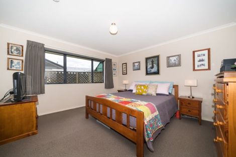 Photo of property in 53 Geneva Terrace, Kelvin Grove, Palmerston North, 4414