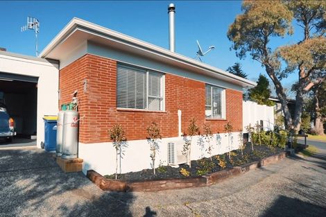 Photo of property in 2/9 Paruru Avenue, Northcote, Auckland, 0627