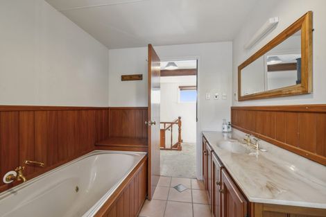 Photo of property in 44 Mere Road, Taupo, 3330