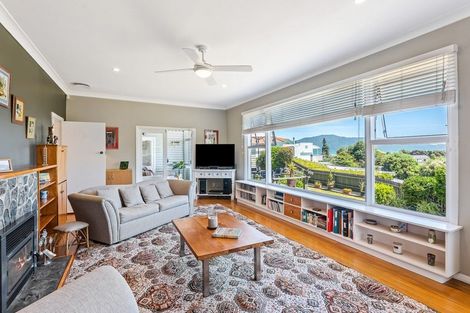 Photo of property in 16 Webber Street, Paraparaumu Beach, Paraparaumu, 5032