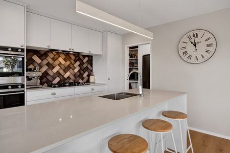 Photo of property in 52 Links Drive, Waiwhakaiho, New Plymouth, 4312