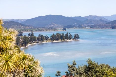 Photo of property in 28 Motuhoa Road, Tairua, 3508