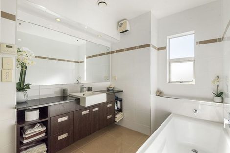 Photo of property in 4 Laurel Oak Drive, Schnapper Rock, Auckland, 0632