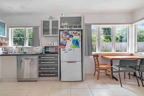 Photo of property in 1/18 Forrest Hill Road, Forrest Hill, Auckland, 0620