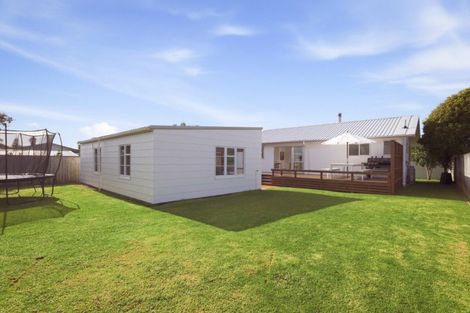 Photo of property in 21 Seaspray Drive, Mount Maunganui, 3116