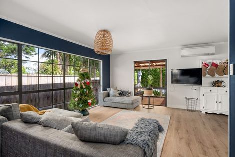 Photo of property in 10 Porter Avenue, Te Atatu South, Auckland, 0610