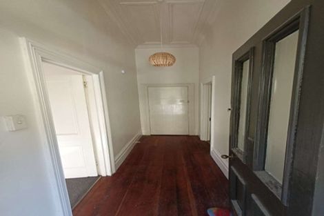Photo of property in 121-123 Shakespeare Road, Bluff Hill, Napier, 4110
