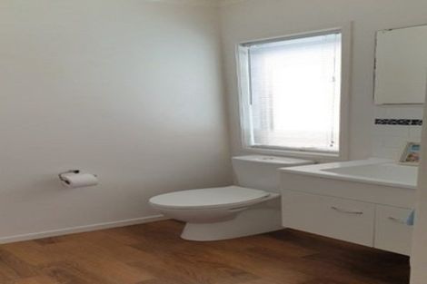 Photo of property in 3 Gazelle Avenue, Beach Haven, Auckland, 0626