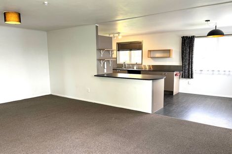 Photo of property in 32 Roick Parade, Glen Eden, Auckland, 0602