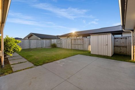 Photo of property in 21 Ponga Place, Papamoa Beach, Papamoa, 3118