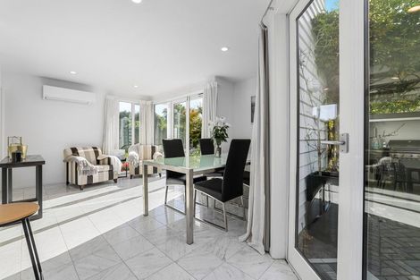 Photo of property in 34 Aikmans Road, Merivale, Christchurch, 8014