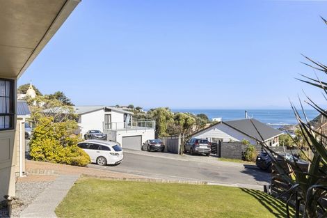 Photo of property in 3 Dart Crescent, Island Bay, Wellington, 6023