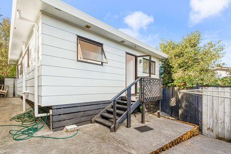 Photo of property in 6 Peterhouse Place, West Harbour, Auckland, 0618