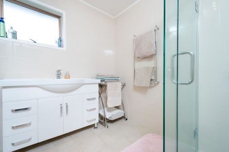 Photo of property in 2 Matuhi Rise, Henderson, Auckland, 0612