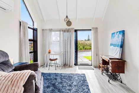 Photo of property in 1 Fantail Court, Orewa, 0931