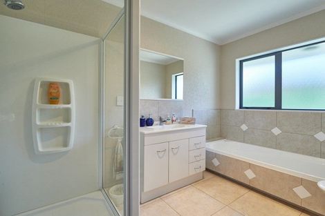 Photo of property in 47 Parnell Heights Drive, Kelvin Grove, Palmerston North, 4414