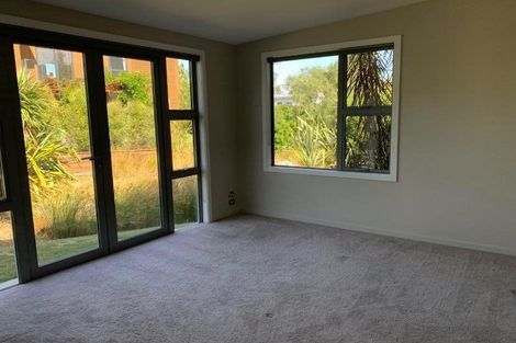 Photo of property in 2 Kahu Close, Wanaka, 9305