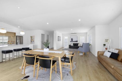 Photo of property in 6a Truby King Street, Merrilands, New Plymouth, 4312