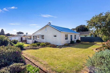 Photo of property in 124 Weraroa Road, Waverley, 4510