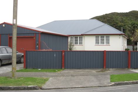 Photo of property in 96 Hewer Crescent, Naenae, Lower Hutt, 5011