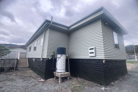 Photo of property in 24 Korau Grove, Stokes Valley, Lower Hutt, 5019