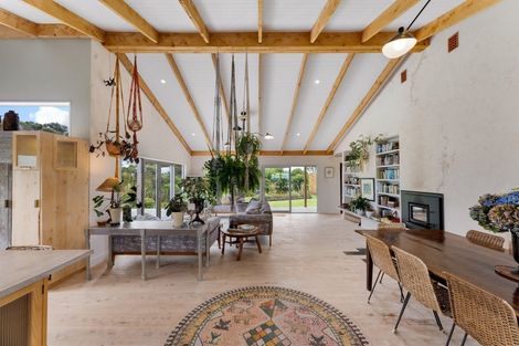 Photo of property in 236 Kiwitahi Road, Helensville, 0875