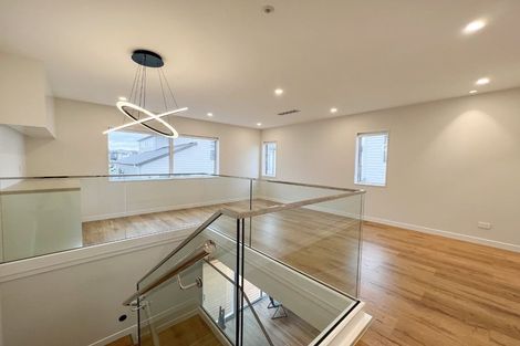 Photo of property in 33 Riroriro Road, Hobsonville, Auckland, 0616