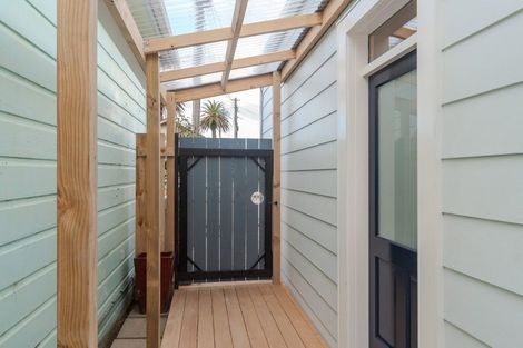 Photo of property in 12 Rolleston Street, Mount Cook, Wellington, 6021