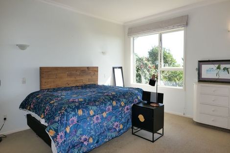 Photo of property in 8 Tui Crescent, Waikanae, 5036