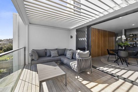 Photo of property in 2/11a Baring Terrace, Strandon, New Plymouth, 4312